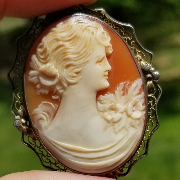 Vintage Jewelry - 1930s Genuine SHELL Sterling Cameo Brooch
